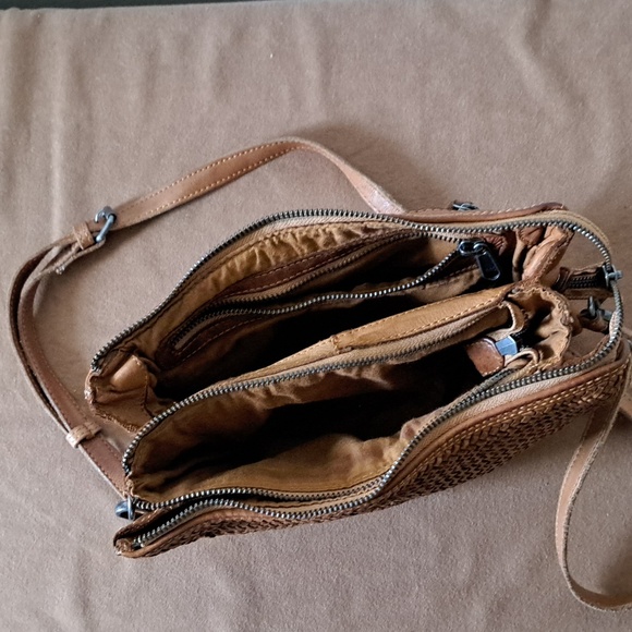 Vintage woven leather crossbody purse 3 section zip close - Picture 4 of 5